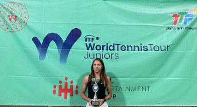 Simay Keleş ve Melisa Uğur, ITF Worldtennis Tour Junior J30 Cup'ta şampiyon