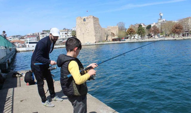 Sinop'ta hafta sonu güneşli hava: Vatandaşlar iskeleye koştu