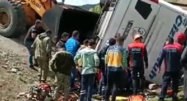 Şırnak'ta askerleri taşıyan otobüs devrildi: 2 şehit, 45 yaralı