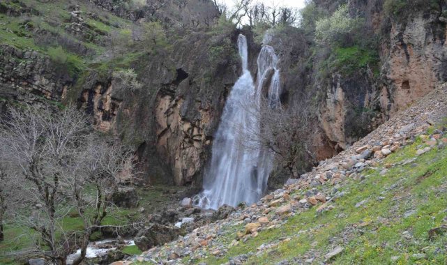 Şırnak'ta sel sonrası dev şelale oluştu