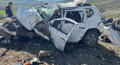 Şırnak'ta TIR ile otomobil çarpıştı: 3 ölü