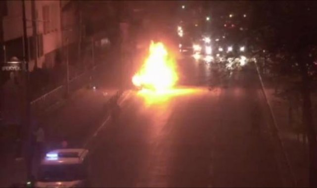 Şişli'de lüks otomobil alev alev yandı