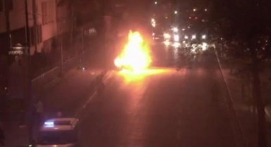 Şişli'de lüks otomobil alev alev yandı