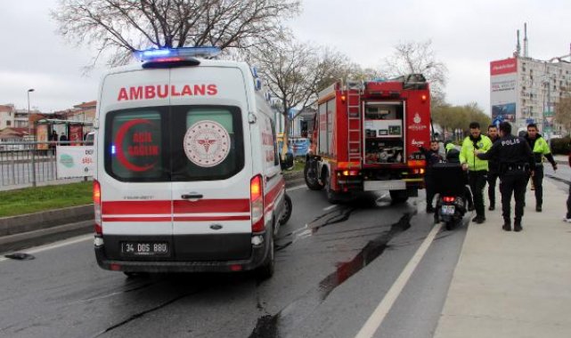 Şişli'de otomobil ağaca çarptı: 3 yaralı