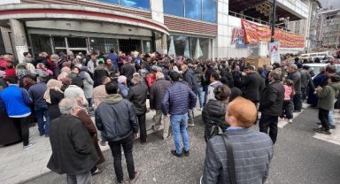 Sivas'ta mağazada indirim izdihamı
