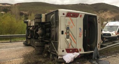 Sivas'ta midibüs devrildi: 10 yaralı