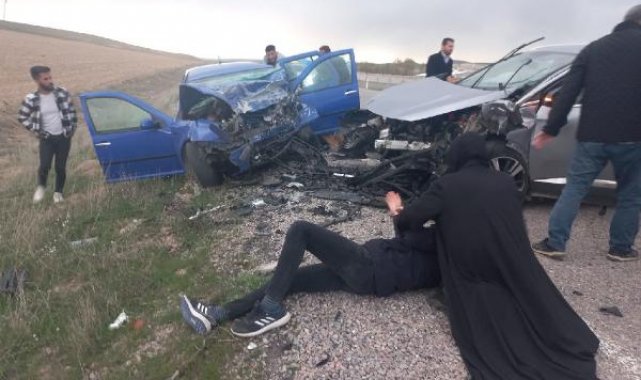 Sivas'ta otomobil ile cip çarpıştı: 1 ölü, 2 yaralı