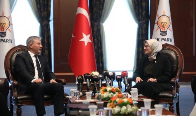 Siyasi partilerde bayramlaşma ziyaretleri