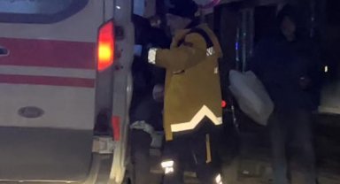 Sokakta arkadaşıyla sohbet ederken tabancayla bacağından vuruldu