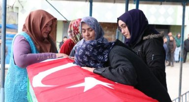 Soma'da karbonmonoksit zehirlenmesinden ölen madenci Zonguldak'ta toprağa verildi