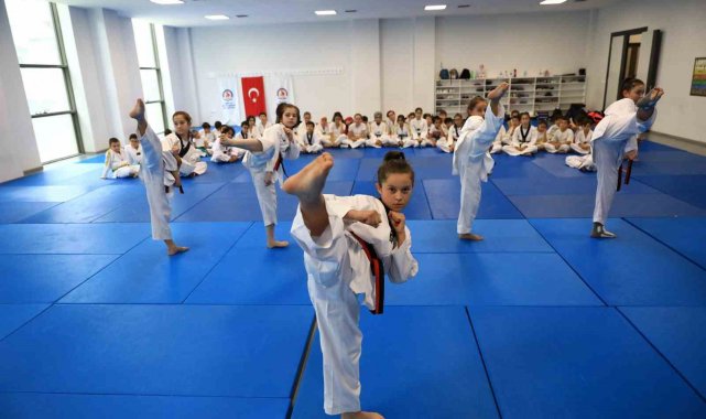 Spor kursları 22 branşta kaldığı yerden devam ediyor