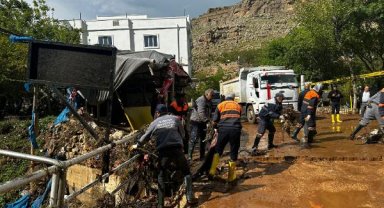 Su altında kalan Beyazsu Mesire Alanı'nda temizlik çalışması sürüyor
