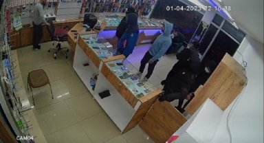 Sultangazi'de iş yeri sahibinin kaçırılması güvenlik kamerasında