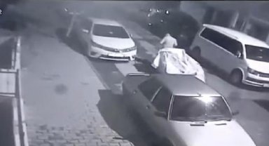 Sultangazi'de yaşanan hırsızlıklar güvenlik kamerasında