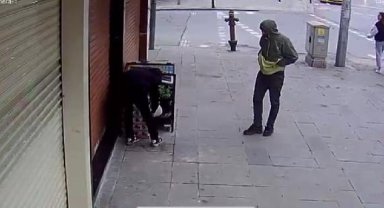 Sultangazi'de yaşanan hırsızlıklar kamerada