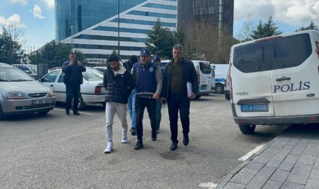 Takip ettikleri aracı durdurup 148 bin TL gasbeden 2 şüpheli yakalandı