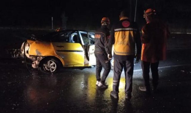 Takla atan taksi direğe çarptı: Ahmet Efe öldü, 2 yaralı