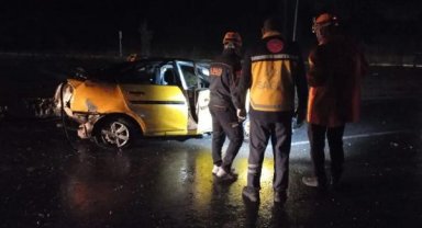 Takla atan taksi direğe çarptı: Ahmet Efe öldü, 2 yaralı