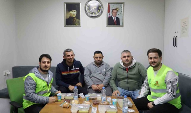 Taksici esnafının iftar yemeği büyükşehirden