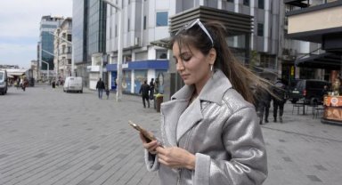 Taksim'de turist kadının telefonunu kaptı ama kaçamadı