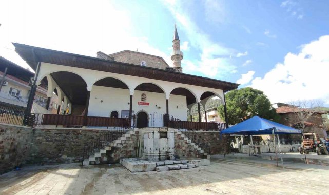 Tarihi camii, mimarisiyle dikkat çekiyor