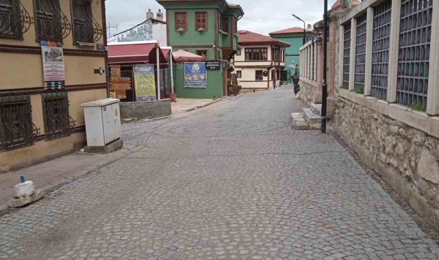 Tarihi Odunpazarı evleri esnafı Ramazan bayramını bekliyor