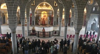 Tarihi Surp Giragos Ermeni Kilisesi'nde 8 yıl sonra ilk paskalya ayini