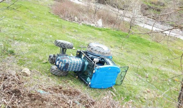 Tarlada devrilen traktörün sürücüsü yaralandı