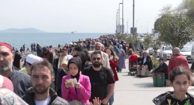 TCG Anadolu'ya bayramın ikinci gününde ziyaretçi akını