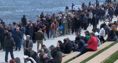TCG Anadolu'ya yine ziyaretçi akını; Metrelerce kuyruk havadan görüntülendi