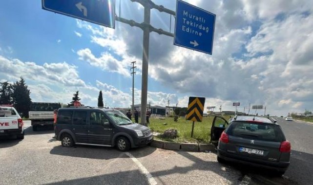 Tekirdağ'da hafif ticari araçla otomobil çarpıştı: 7 yaralı