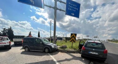 Tekirdağ'da hafif ticari araçla otomobil çarpıştı: 7 yaralı