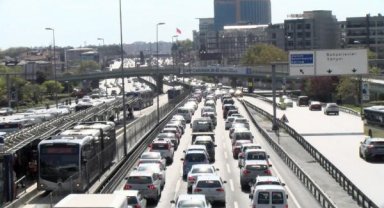 TEKNOFEST nedeniyle d-100'de trafik durma noktasına geldi