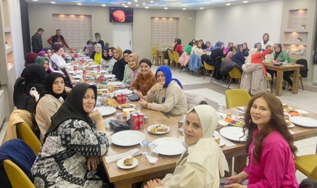 Tekstil fabrikası çalışanları iftar bir araya geldi