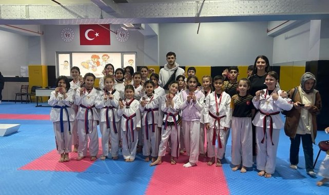 Tekvando şampiyonasına Altınova damgası