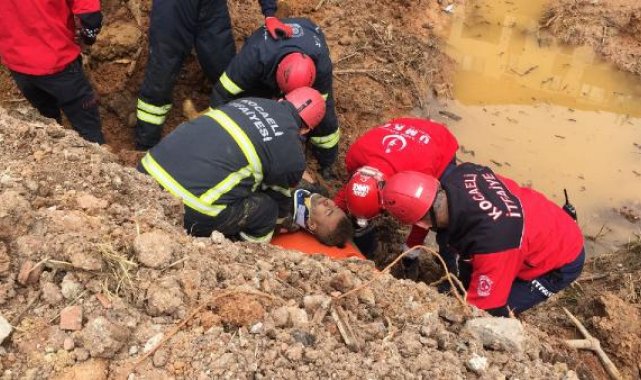 Temel kazısında toprak altında kalan inşaat işçisini itfaiye ve mesai arkadaşları kurtardı
