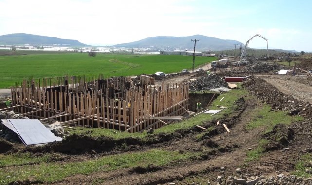 Temeller atıldı, köy evleri inşa ediliyor: Depremzedeler heyecanla yeni evlerinin tamamlanmasını bekliyor