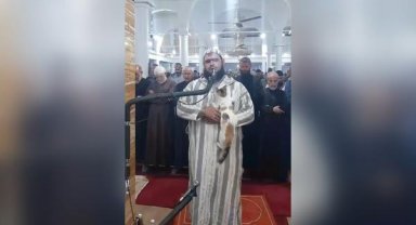 Teravih namazını kıldıran imamın üstüne atlayan kedi gündem oldu