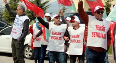 Terlik fabrikası önünde işten çıkarılan işçilerden eylem