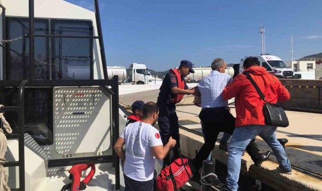 Ticari gemide rahatsızlanan vatandaşa tıbbi tahliye