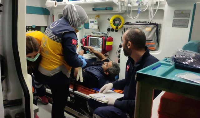 Ticari taksinin çarptığı yaya yaralandı