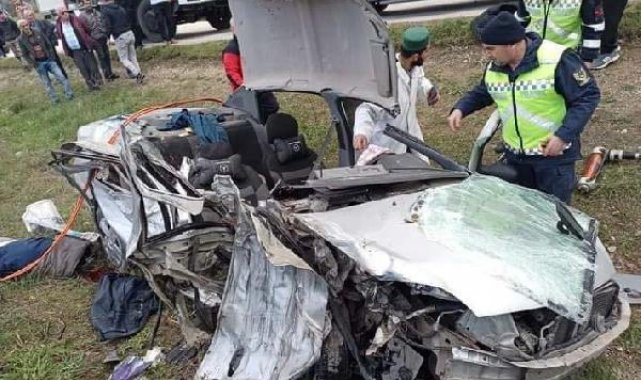 TIR ile çarpışan otomobildeki baba- oğul yaşamını yitirdi