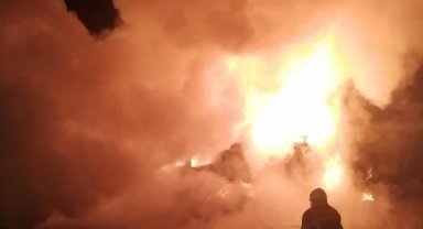 TIR ile çarpışıp alev alan otomobildeki aileden 4 kişi öldü