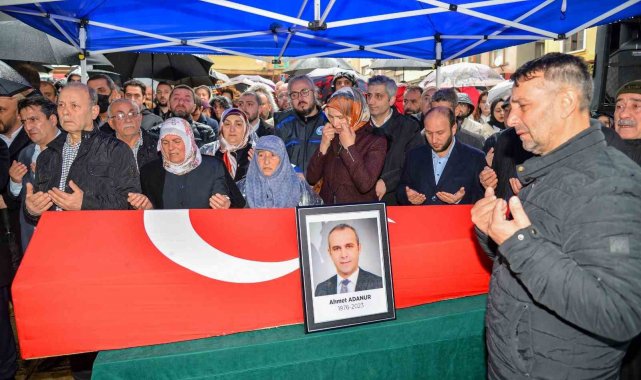 Trabzon Büyükşehir Belediyesi Genel Sekreteri Ahmet Adanur son yolculuğuna uğurlandı