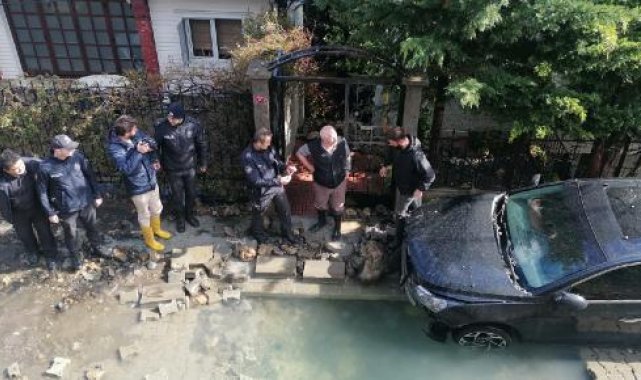 Trabzon'da isale hattı patladı; ev su doldu, araçlar hasar gördü