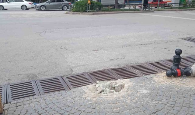 Trafiğe kapalı sokaktaki bu lobotu kim ne için söktü