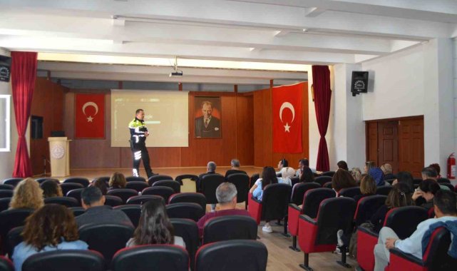 Trafik ekipleri sürücü kursu eğitmenlerine kurs verdi