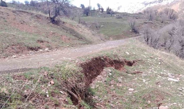 Tunceli İl Özel İdaresi, sağanak yağışın tahribatını gidermek için çalışma başlattı