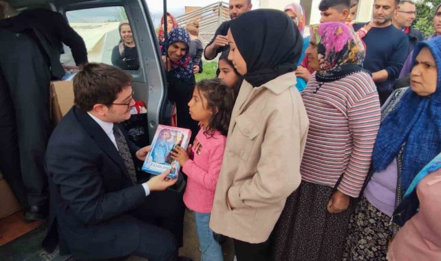 Tunceli'de vatandaşlardan, depremzede çocuklar için düzenlenen oyuncak kampanyasına destek