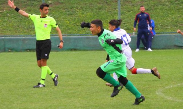 U12 İzmir Cup'ta heyecan devam ediyor